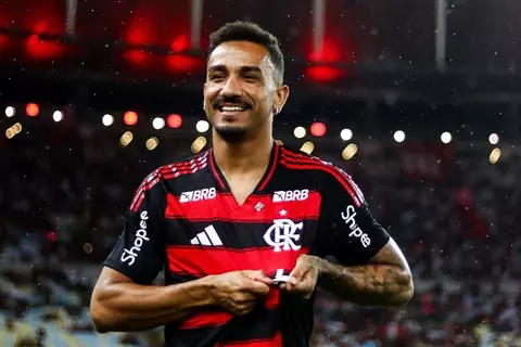 دانيلو: أجيد كل المراكز بسبب لعبي حافي القدمين في الصغر.. والشراكة مع فيليبي لويس ممتعة